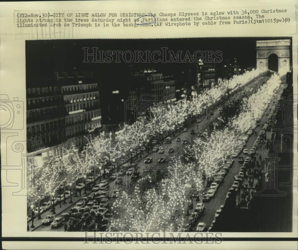 1969 Press Photo The Champs Elysees lined with 30,000 Christmas lights in Paris