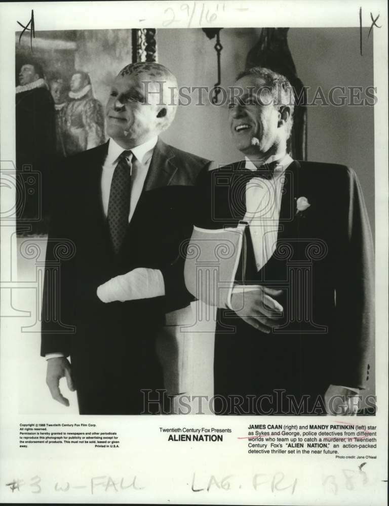 1988 Press Photo Actors Mandy Patinkin, James Caan in "Alien Nation" - nox43214- Historic Images