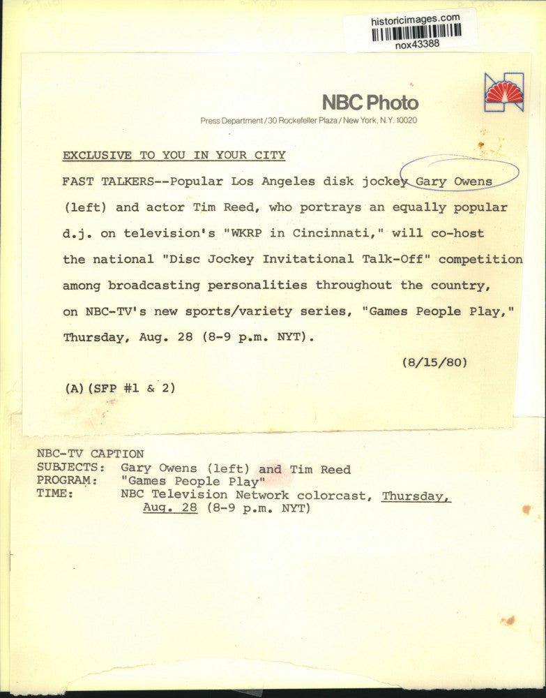 Load image into Gallery viewer, 1980 Press Photo Co-hosts of the national "Disc Jockey Invitational Talk-Off"
