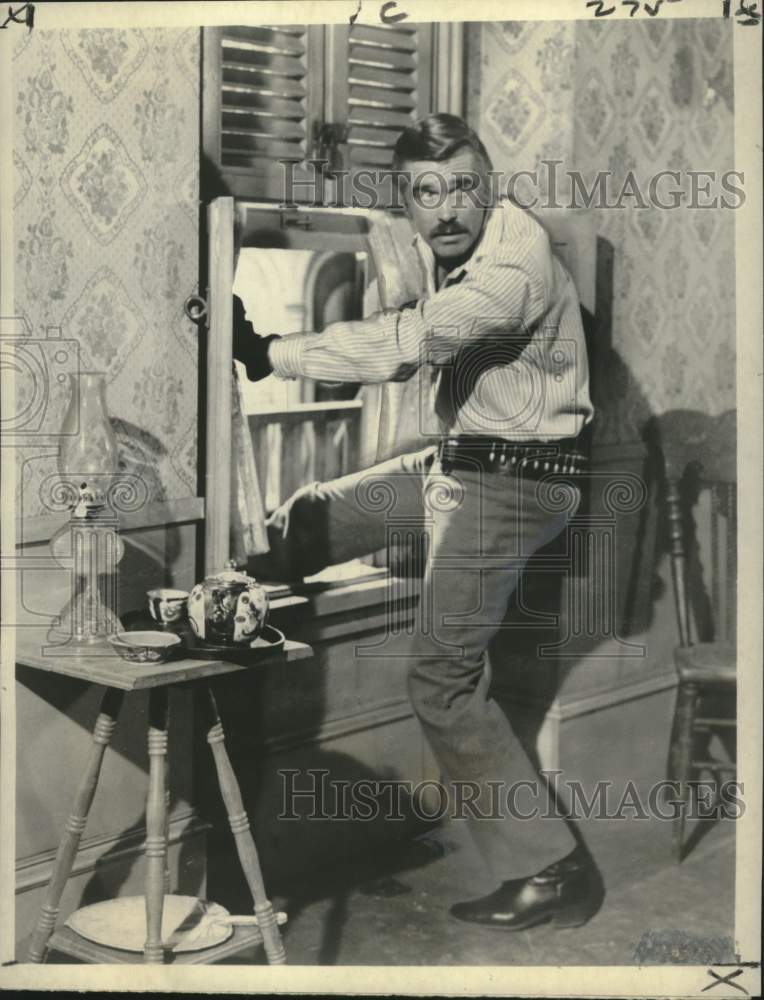 1971 Press Photo Actor George Peppard in "One More Train to Rob" - nox43517