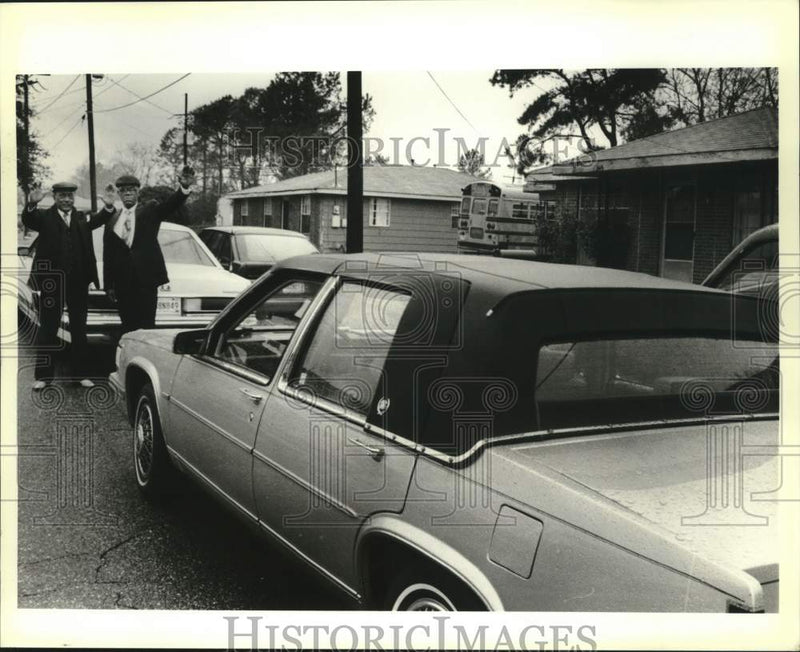 Load image into Gallery viewer, 1994 Press Photo Reverends George Robinson &amp; Raymond Smith before a MLK parade
