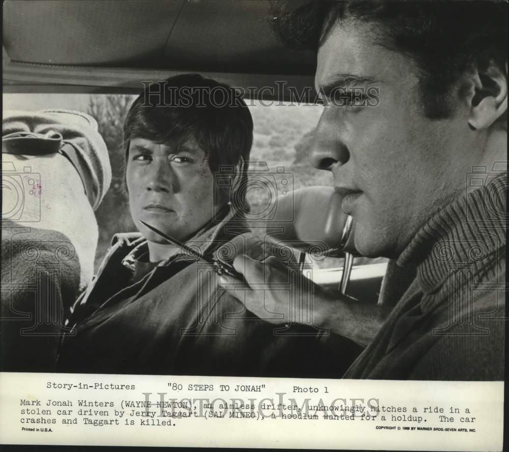 1969 Press Photo Wayne Newton and Sal Mineo in a scene from &quot;80 Steps to Jonah&quot;- Historic Images