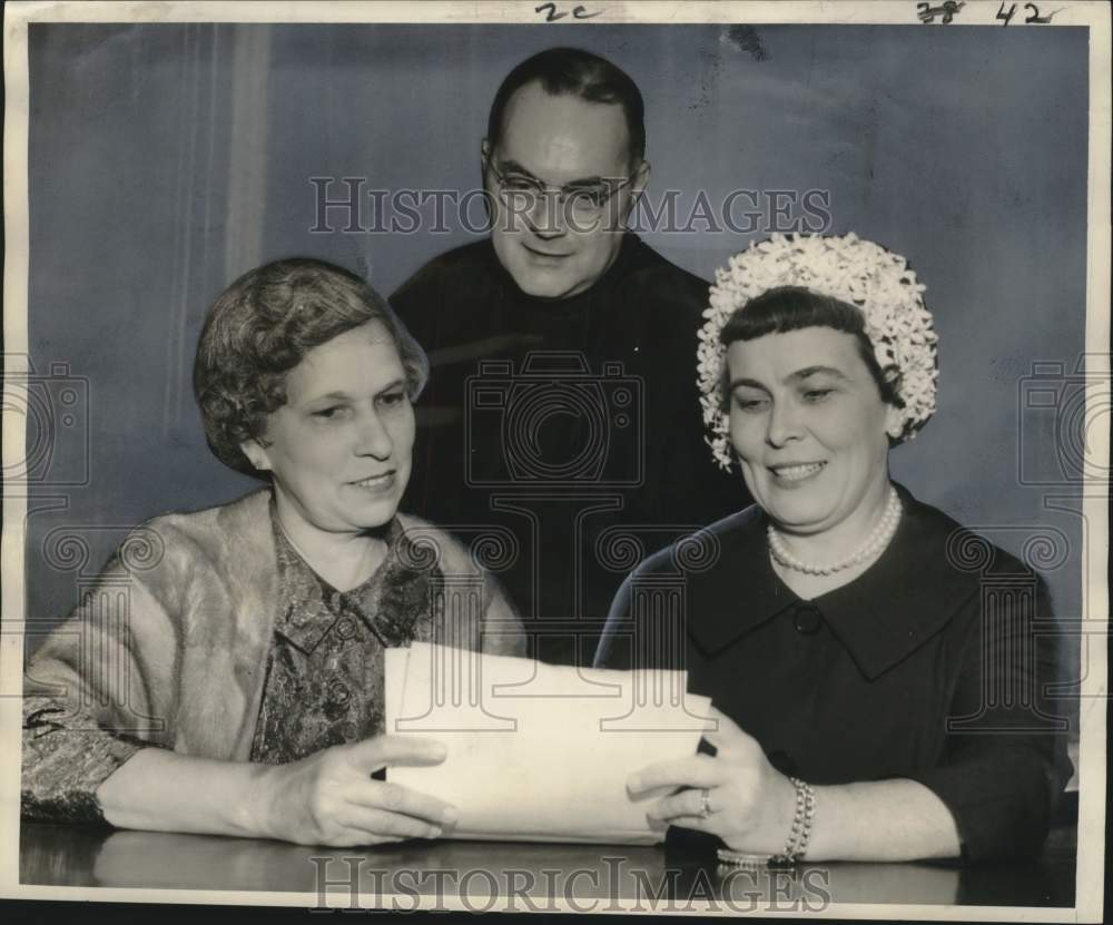 1959 Press Photo Jesuit High School Blue Jay Parents' Club Plans Benefit