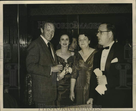 1955 Press Photo Actor Van Heflin & The Rubensteins of New Orleans, Los Angeles
