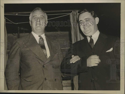 1938 Press Photo President Roosevelt & Thomas Qualters at City Hall as he voted.- Historic Images