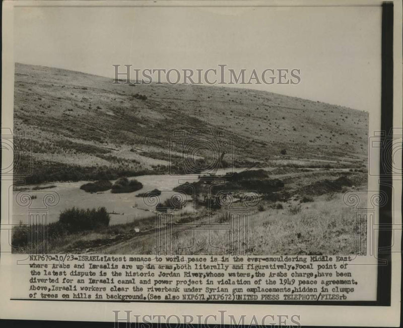 Load image into Gallery viewer, 1953 Press Photo Israeli Workers Clear Jordan River Bank - nox44433
