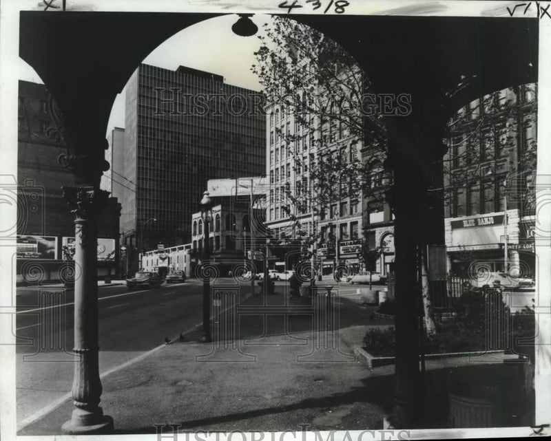 Load image into Gallery viewer, 1971 Press Photo Archway at Seattle's Pioneer Park - nox44537
