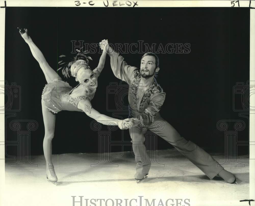 1975 Press Photo Carol and Clive Phipson in Holiday on Ice. - nox44615- Historic Images