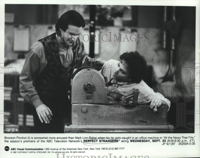 Load image into Gallery viewer, 1987 Press Photo "Perfect Strangers" Actors Bronson Pinchot, Mark Linn-Baker
