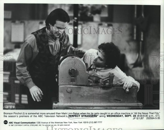 1987 Press Photo "Perfect Strangers" Actors Bronson Pinchot, Mark Linn-Baker