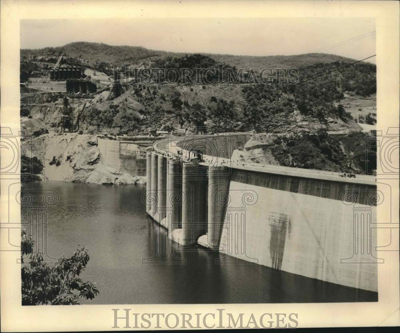 Load image into Gallery viewer, 1960 Press Photo The Kariba Dam located by a man-made lake in Rhodesia, Africa
