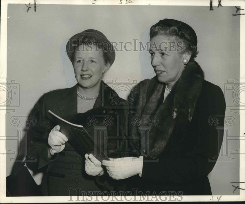 Load image into Gallery viewer, 1954 Press Photo Mrs. William Ricciuti &amp; Mrs. Sidney Provensal-Easter Seal Mail
