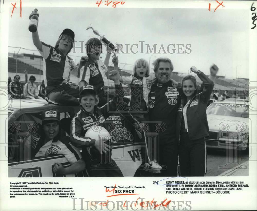 1982 Press Photo Kenny Rogers with his crew in "Six Pack."- Historic Images