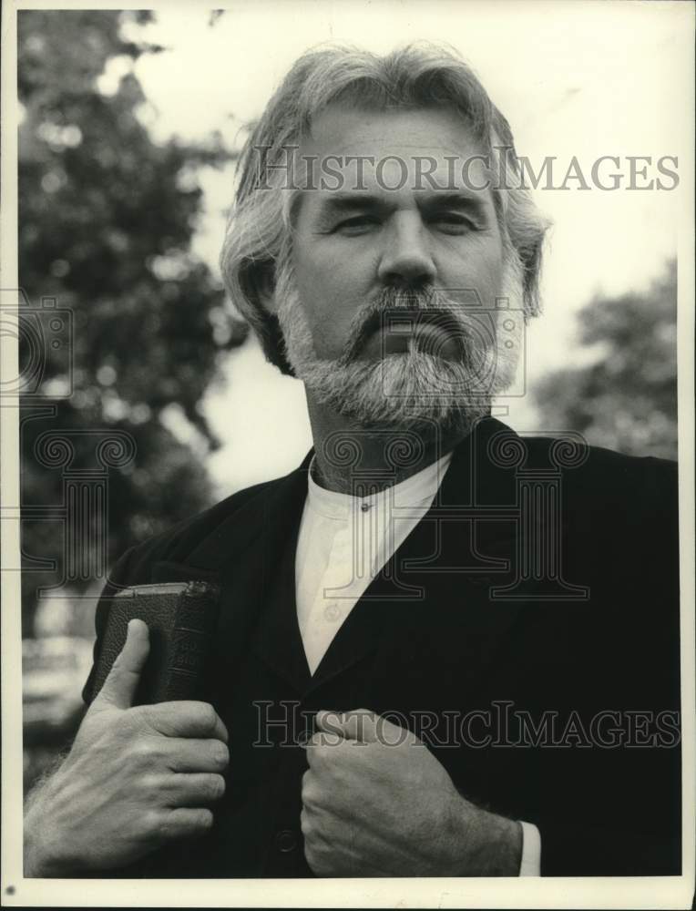 1981 Press Photo Kenny Rogers in a scene from "Coward of the County" on CBS-TV.- Historic Images