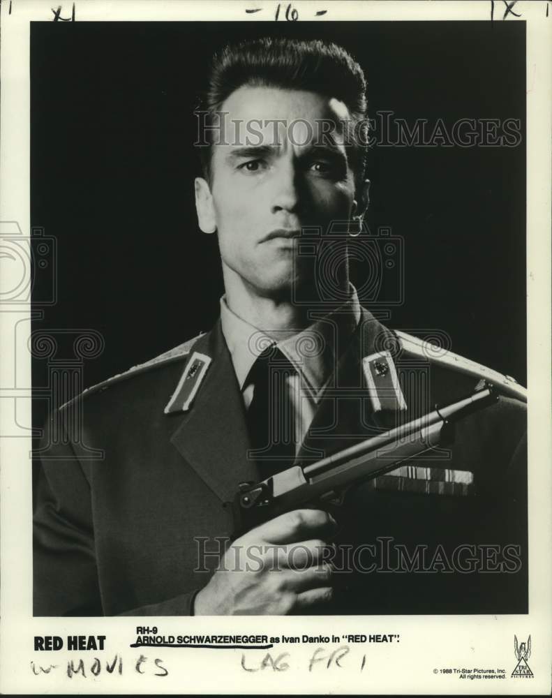 1988 Press Photo Arnold Schwartzenegger as Ivan Danko in &quot;Red Heat.&quot;- Historic Images