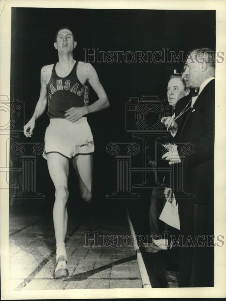 1992 Press Photo University of Kansas Running Star Wes Santee- Historic Images