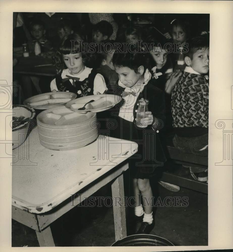 1948 Press Photo Children in line for school lunches. - nox46501- Historic Images