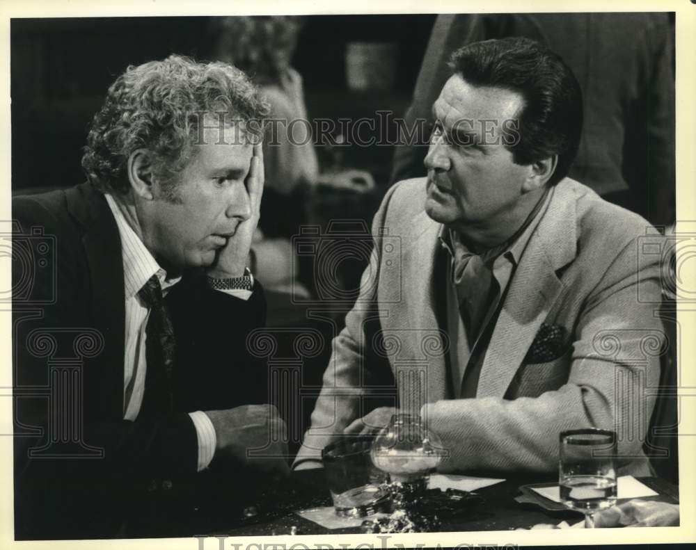 1981 Press Photo Patrick Macnee &amp; Wayne Rogers in &quot;House Calls.&quot; - nox47078- Historic Images