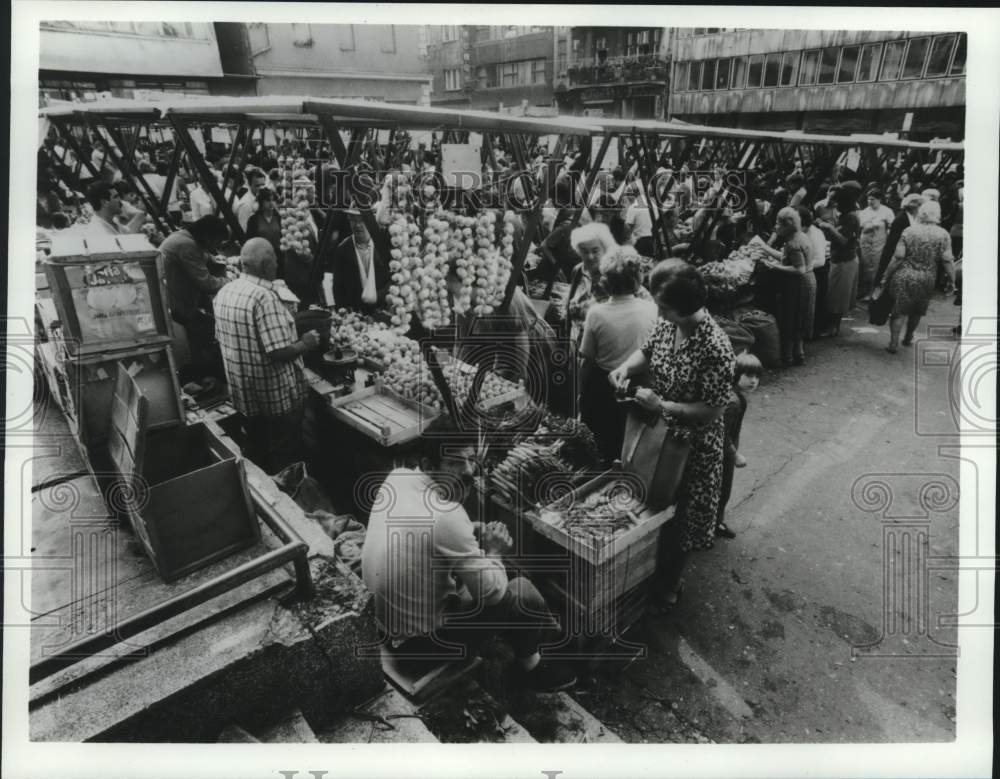 1984 Press Photo Locals visit an open-air farmers market in Sarajveo - nox47151- Historic Images