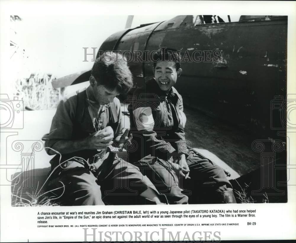 1987 Press Photo Christian Bale &amp; Takatoro Kataoka in &quot;Empire of the Sun.&quot;- Historic Images