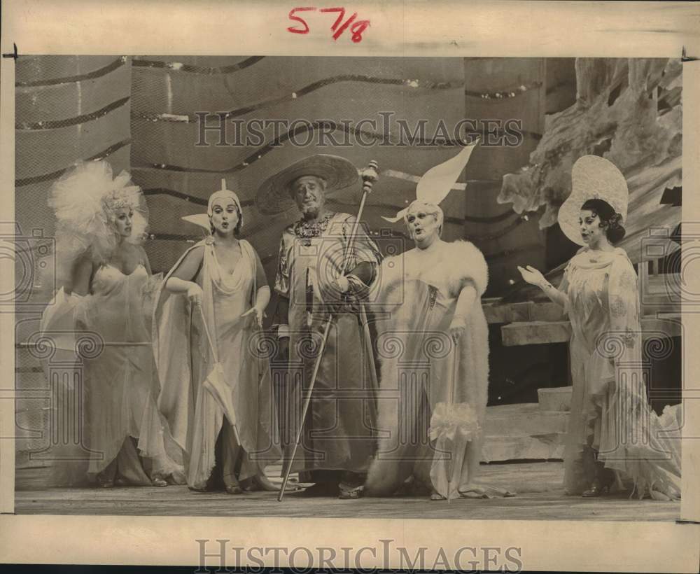 1982 Press Photo Santa Fe Opera&#39;s &quot;Die Liebe Der Danai&quot; cast on stage.- Historic Images