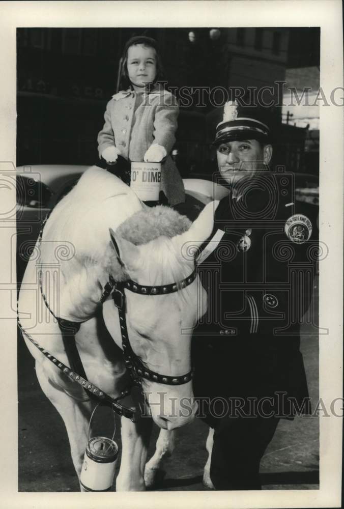 1958 Press Photo Elizabeth Williams Makes March of Dimes Donation Riding &quot;Chep&quot;- Historic Images