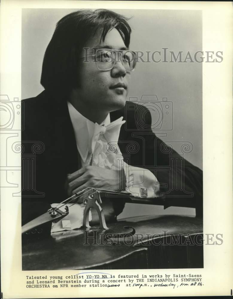 1979 Press Photo Talented cellist Yo-Yo Ma poses with his instrument for a photo- Historic Images