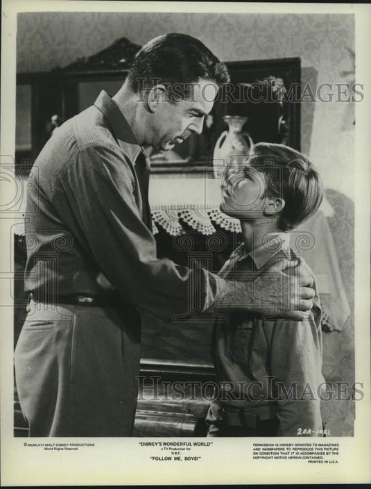 1981 Press Photo Fred MacMurray & Kurt Russell in a scene from "Follow Me, Boys"- Historic Images
