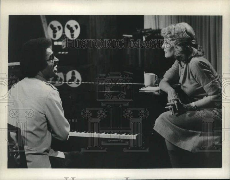 Load image into Gallery viewer, 1979 Press Photo Musician Stevie Wonder on "The Barbara Walters Special"
