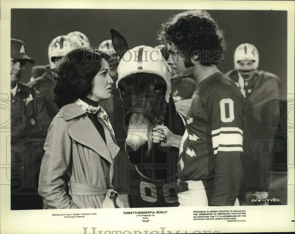 1979 Press Photo Liberty Williams & Gary Grimes in "Gus, the Pigskin Mule"- Historic Images