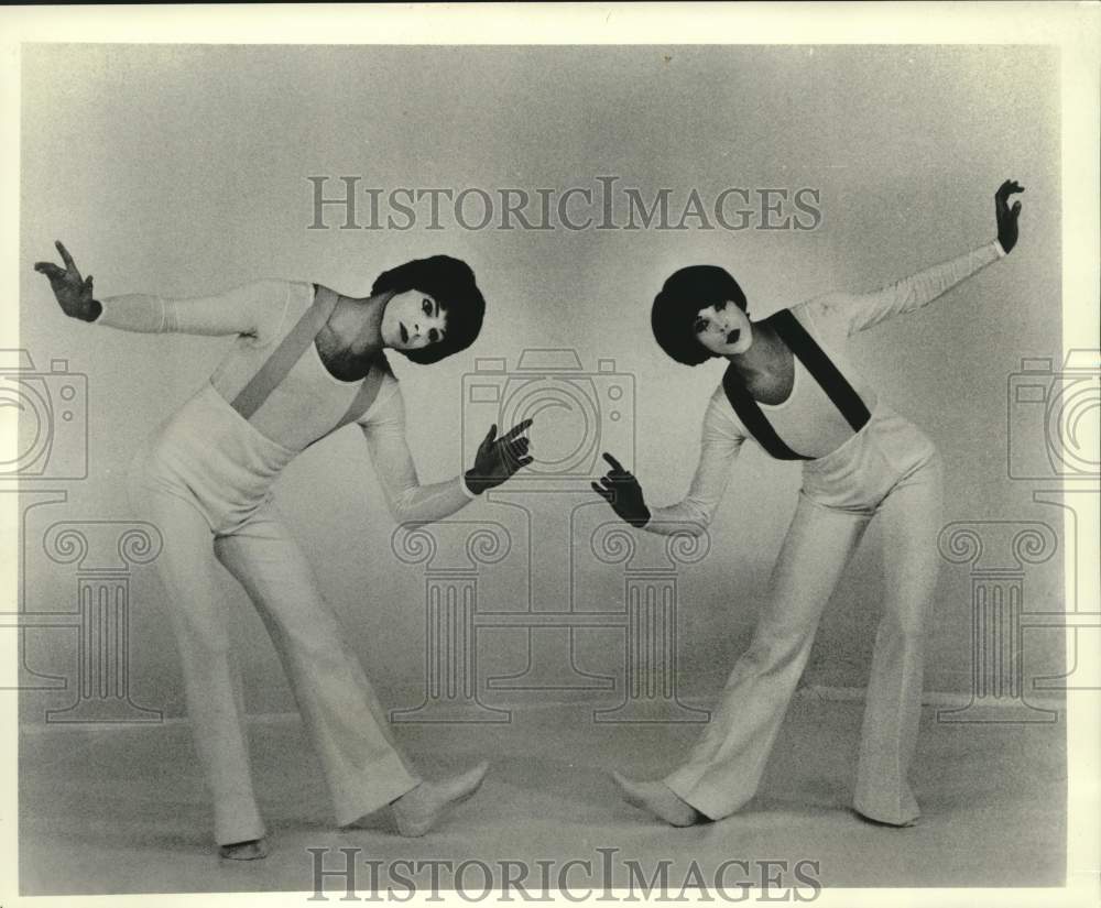 1977 Press Photo Mime team Robert Shields, Lorene Yarnell in &quot;Shields &amp; Yarnell&quot;- Historic Images