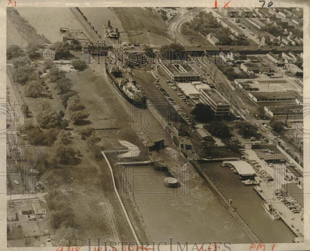 1972 Press Photo Aerial View of Industrial Canal, New Orleans - nox48747- Historic Images