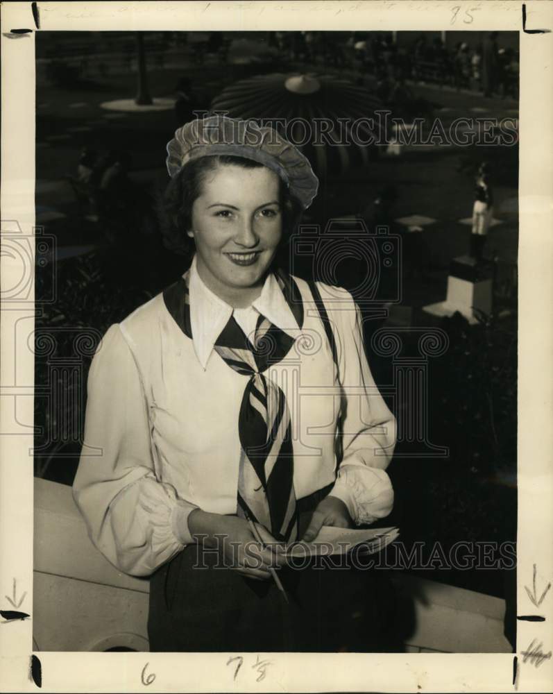 1948 Press Photo Mrs. William Wynn at Fair Grounds for a Day at the Races- Historic Images