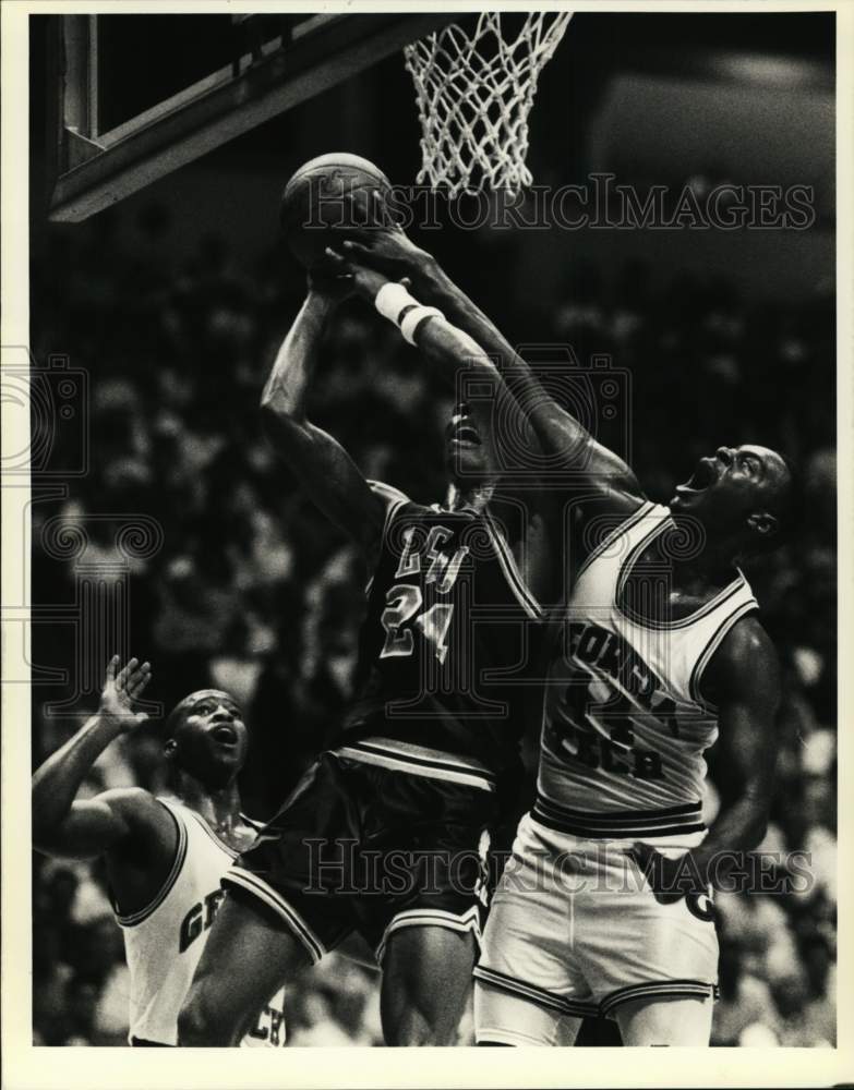 1990 Press Photo Vernel Singleton, Louisiana State, in Basketball Game- Historic Images