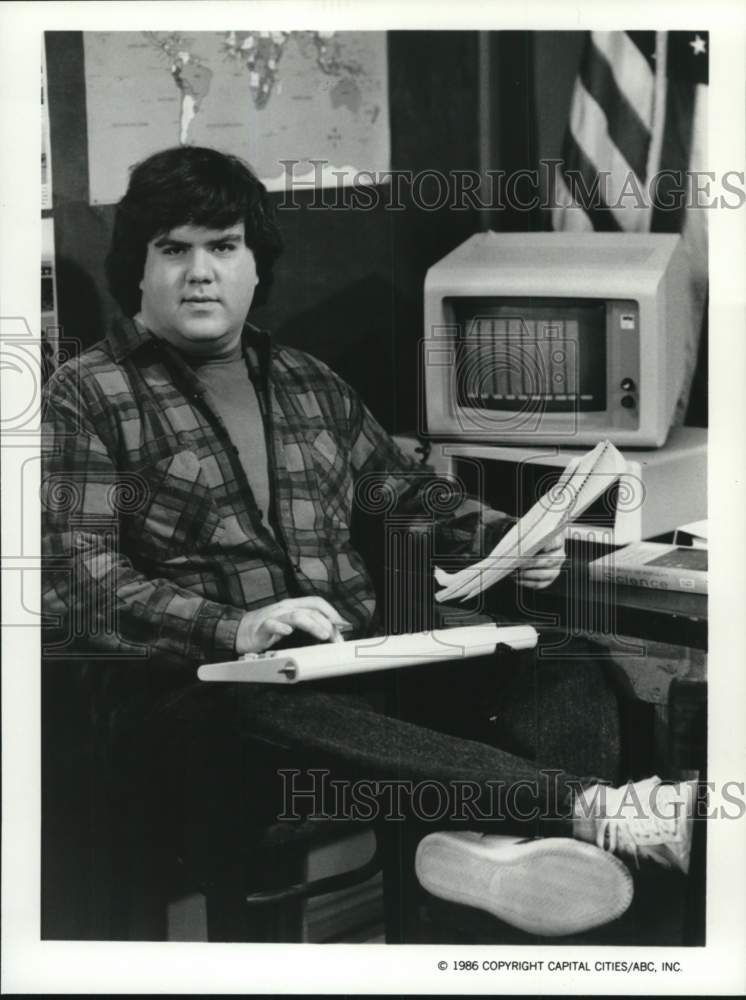 1986 Press Photo Actor Daniel J. Schneider in &quot;Head of the Class&quot; - nox49847- Historic Images