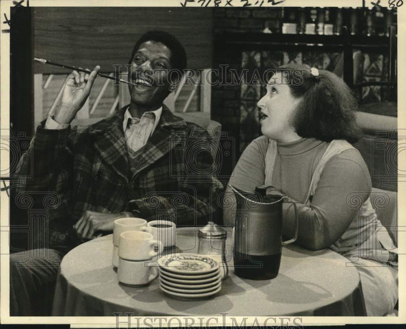 Load image into Gallery viewer, 1976 Press Photo Jimmie Walker and Judith Cohen in "Good Times" on CBS
