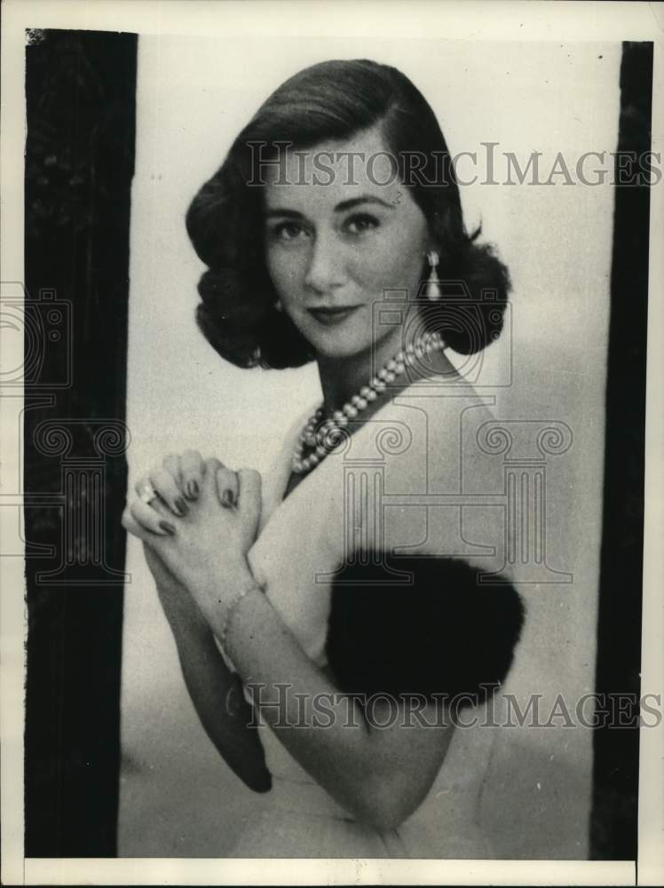 1955 Press Photo Mrs. Alfred Gwynne Vanderbilt, Well Dressed Woman - nox50769- Historic Images