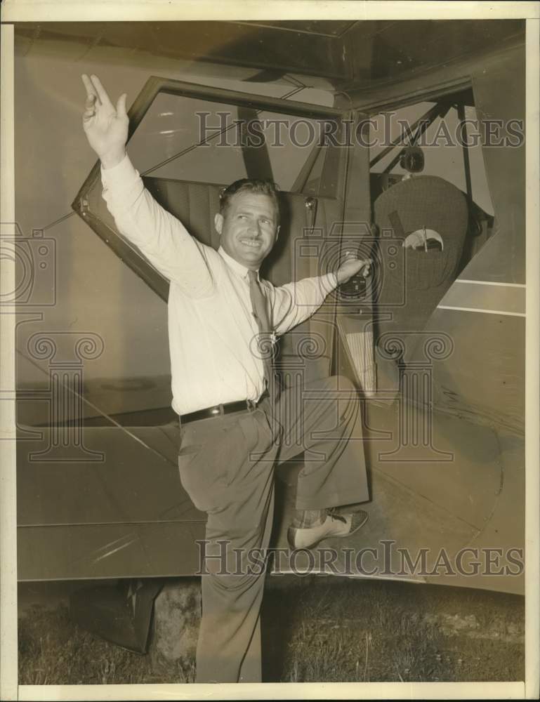 1939 Press Photo Wilbur Shaw at National Air Carnival at Birmingham, Alabama- Historic Images