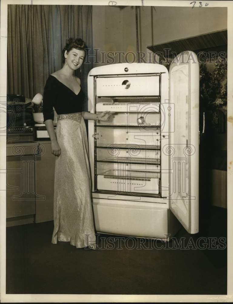 1950 Press Photo Actress Wendy Waldron with Philco 904 Refrigerator - nox52326- Historic Images