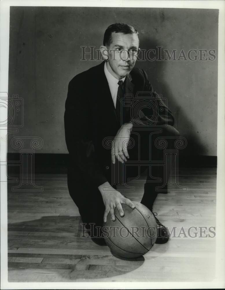 1968 Press Photo Vanderbilt head basketball Roy Skinner. - nox52792- Historic Images