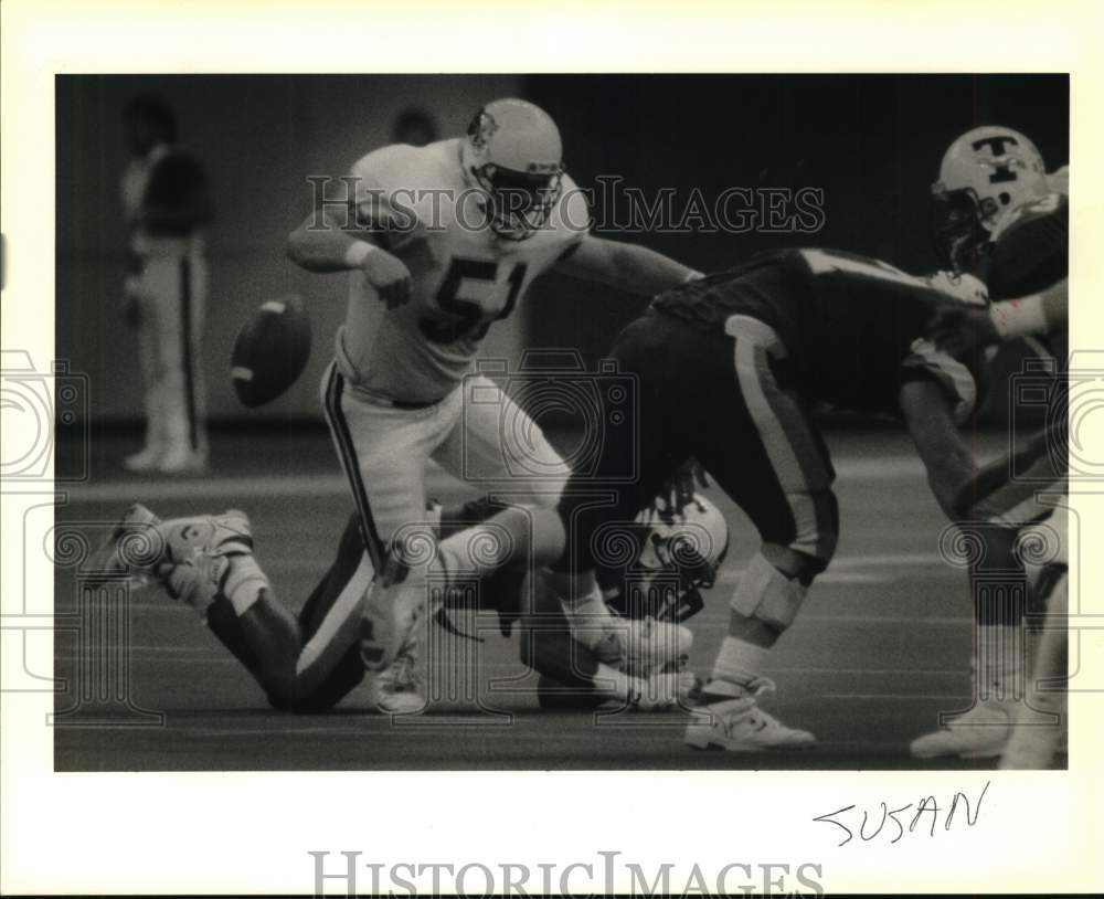 1989 Press Photo Loose football passes Memphis&#39; Clark Stevenson - nox53288- Historic Images