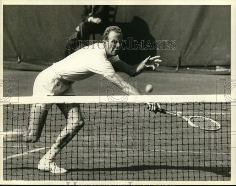 1964 Press Photo Australian tennis star Fred Stolle - nox53299- Historic Images