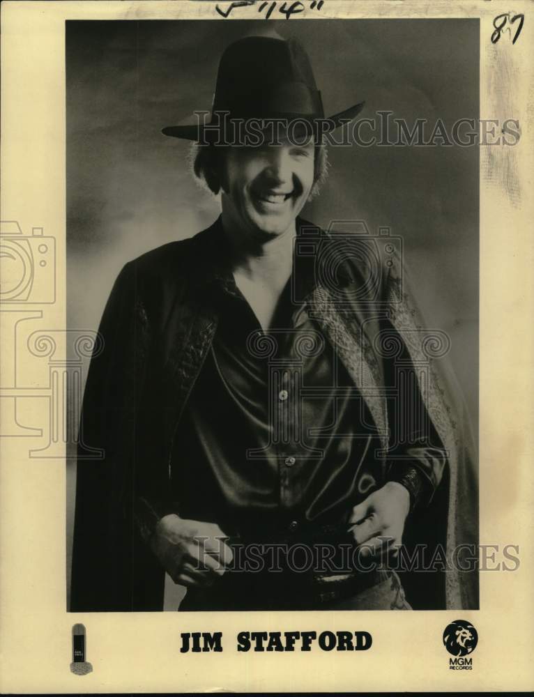 Load image into Gallery viewer, 1974 Press Photo Singer Jim Stafford for MGM Records. - nox54077
