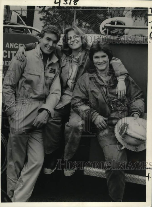 1981 Press Photo Sam Jones, Martins Deigman, & Andrew Stevens in "Code Red."- Historic Images