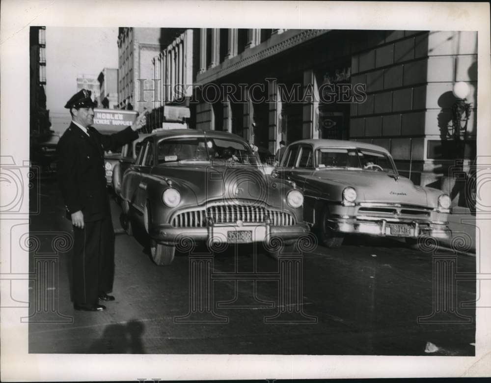 1952 Press Photo New Orleans traffic conditions at Gravier and Carondelet- Historic Images