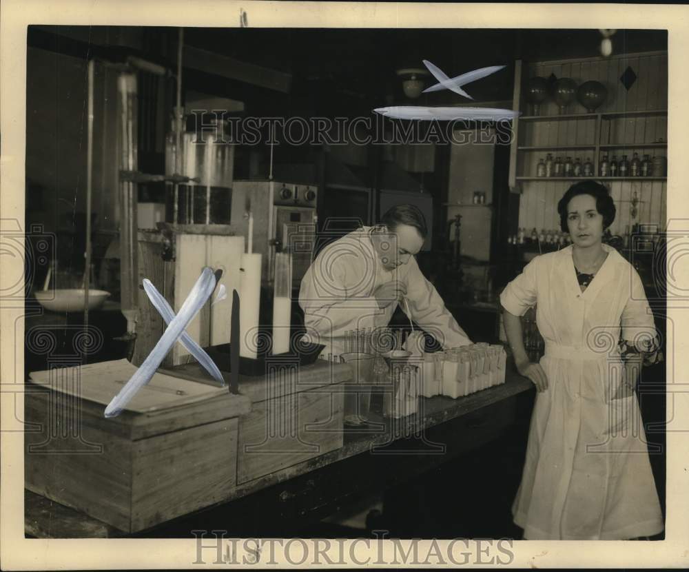 1933 Press Photo Emmett Toppino with Madeline Gomila prepare test samples- Historic Images