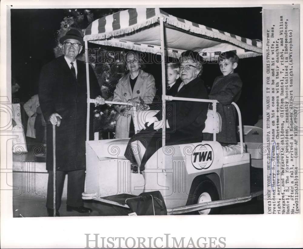 1964 Press Photo Former President Truman and family arrive in New York- Historic Images