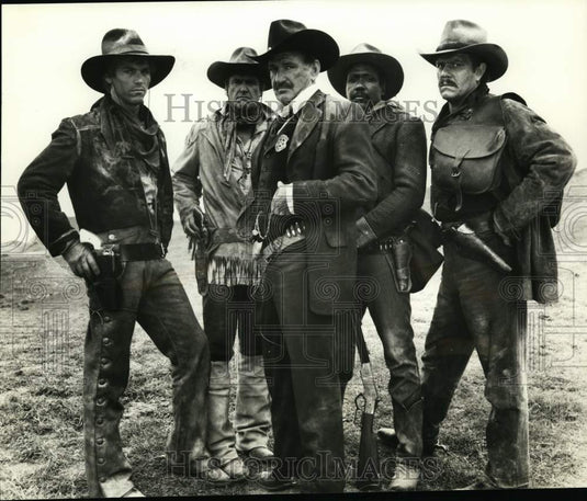 1986 Press Photo Patrick Houser with stars of "Outlaws," on CBS Television