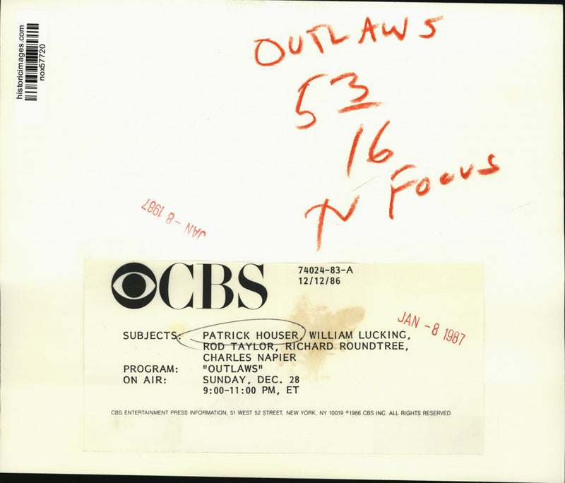 Load image into Gallery viewer, 1986 Press Photo Patrick Houser with stars of "Outlaws," on CBS Television
