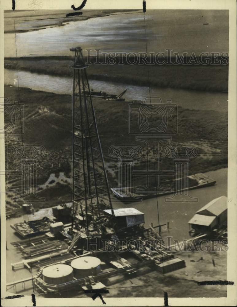 1939 Press Photo W.T. Burton well of L and N property, Orleans parish.- Historic Images